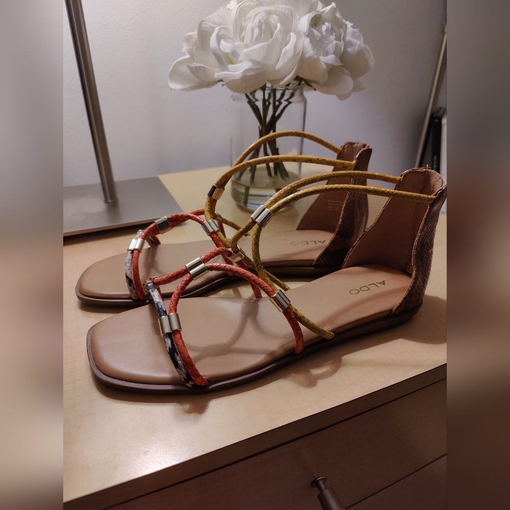 New ✨ Aldo Gladiator Sandals Size 8 Yellow Orange Color Snake Design Twist